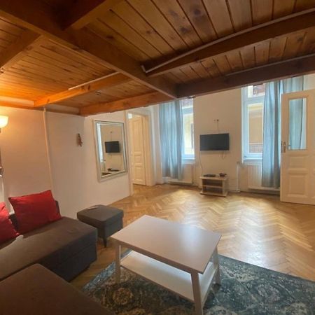 Ac With Free Parking At Acacia St, City Center Budapeste Exterior foto