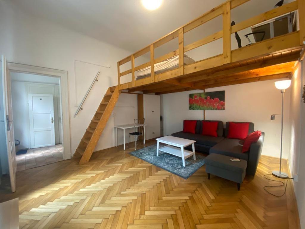 Ac With Free Parking At Acacia St, City Center Budapeste Exterior foto