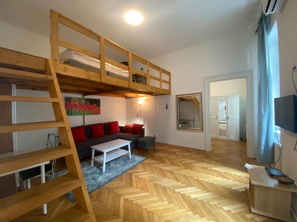 Ac With Free Parking At Acacia St, City Center Budapeste Exterior foto